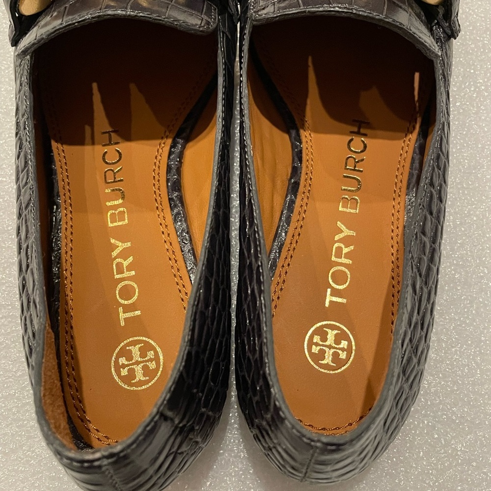 Tory Burch RUBY CHAIN LOAFER - Slip-ons Grey Croc -Sz 5  MSRP $328 - Picture 14 of 16